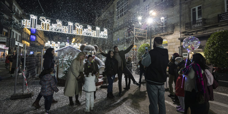 La FEMP trabaja en un acuerdo para extender el ‘modelo Vigo’ de ahorro energético en Navidad