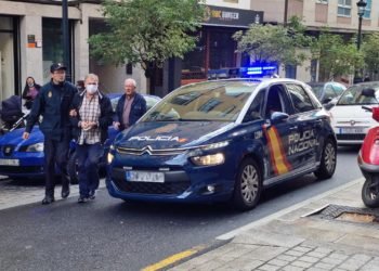 Trasladan al homicida de Vigo al lugar de los hechos para registrar el piso y obtener pruebas