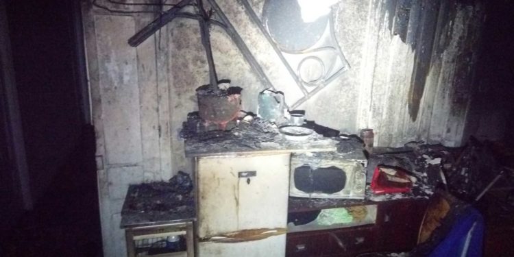 Los inquilinos de un piso de Vigo salen ilesos de un incendio tras huir a tiempo de la vivienda