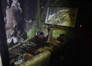 Los bomberos de Vigo sofocan un incendio en una casa ocupada