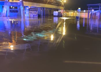 Una tromba de agua vuelve a inundar el entorno de Balaídos y la calle Julián Estévez