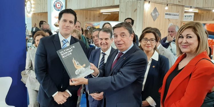 El ministro de Pesca confirma en Vigo que no se pedirá la suspensión cautelar del veto europeo