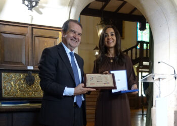 Pardo de Vera recibe la Medalla de Oro de Vigo como “un recordatorio de las cosas que tenemos que hacer”