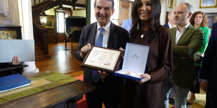 Pardo de Vera recibe la Medalla de Oro de Vigo como “un recordatorio de las cosas que tenemos que hacer”
