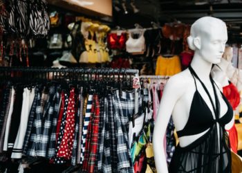 Llega a Vigo un nuevo ‘pop up’ de venta de ropa vintage al peso