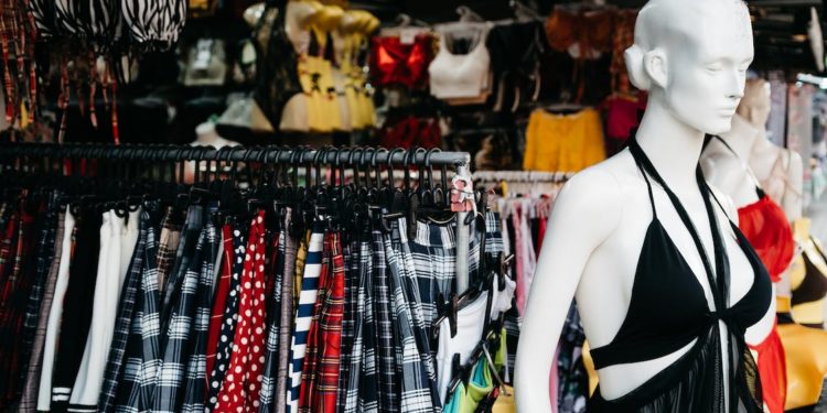 Llega a Vigo un nuevo ‘pop up’ de venta de ropa vintage al peso