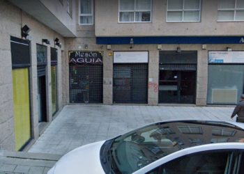 Los bomberos de Vigo sofocan un incendio en un mesón de la ciudad