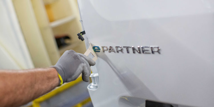 Stellantis firma un acuerdo con GME para el suministro de materias primas para las baterías