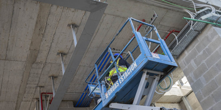 El Concello de Vigo busca 75 personas en paro para contratarlas en obras municipales
