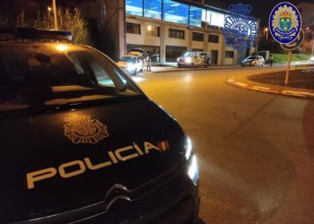 Registra la tasa de alcoholemia más alta del año en Redondela tras chocar contra tres coches aparcados