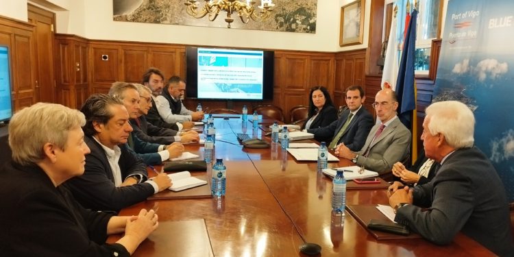 Puerto de Vigo y usuarios insisten en la importancia de la conexión ferroviaria con Bouzas