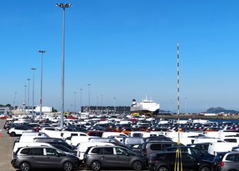 El tráfico de vehículos en el puerto de Vigo crece un 21% en septiembre