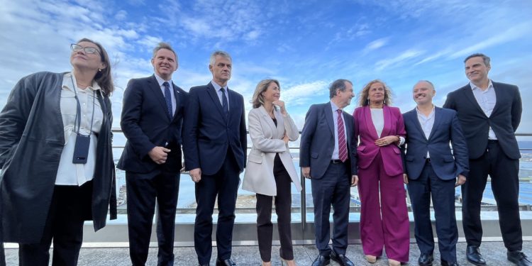 Transportes asegura en Vigo que aún “no hay cronograma de implantación” de los peajes en autovías