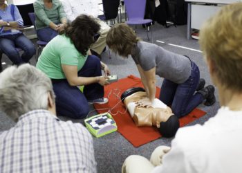 Lecciones gratuitas en el centro de Vigo para saber practicar una RCP
