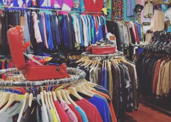 Vinokilo todo el año en Vigo: dónde comprar ropa vintage al peso