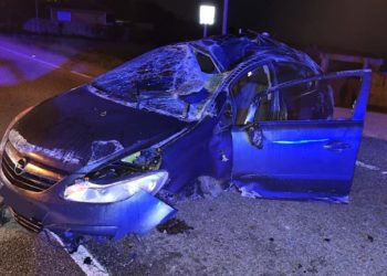 Evacuada una conductora al Cunqueiro tras perder el control del coche y dar una vuelta de campana