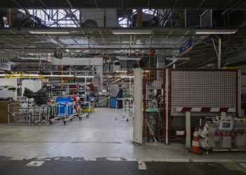 Stellantis Vigo altera sus planes y detendrá su producción este sábado y la noche del domingo