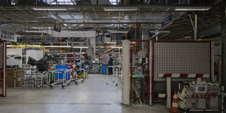 Stellantis Vigo altera sus planes y detendrá su producción este sábado y la noche del domingo
