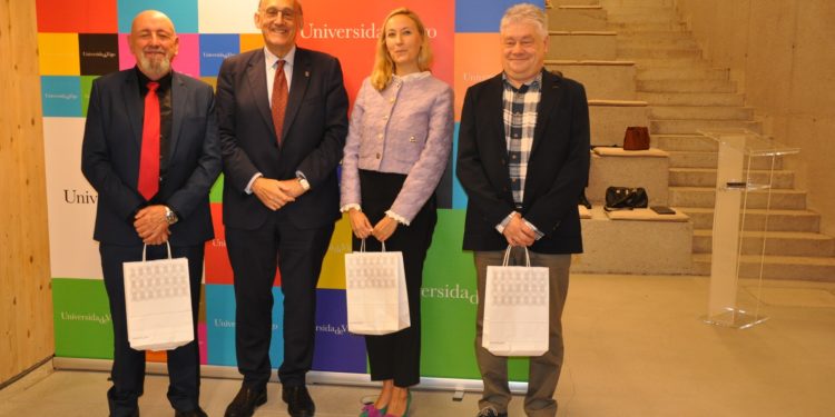 A UVigo recoñece a colaboración de Stellantis na formación de 350 estudantes de enxeñaría