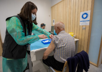 Más de 52.600 mayores recibieron ya la cuarta dosis contra la Covid-19 en Galicia