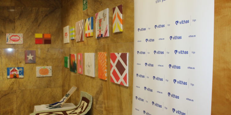 La reveladora exposición con la que Vithas Vigo muestra los retos diarios de las personas con daños cerebrales