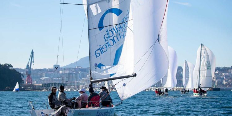 El vigués Araújo, primer líder de las Winter Series de J70