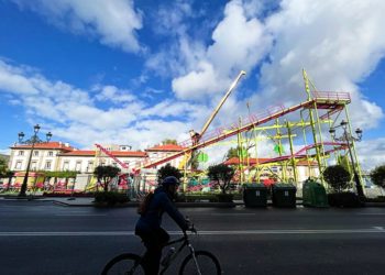 La gran novedad de la Navidad de Vigo ya atrae todas las miradas: así es la montaña rusa  de Areal