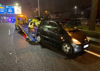 Un coche en sentido contrario causa cuatro heridos, uno grave, y provoca el caos en la AP-9 en Vigo