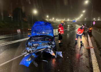 Un coche en sentido contrario causa cuatro heridos, uno grave, y provoca el caos en la AP-9 en Vigo