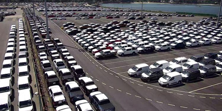 Stellantis almacena vehículos en depósitos de O Porriño y Salvaterra do Miño ante la saturación de Bouzas