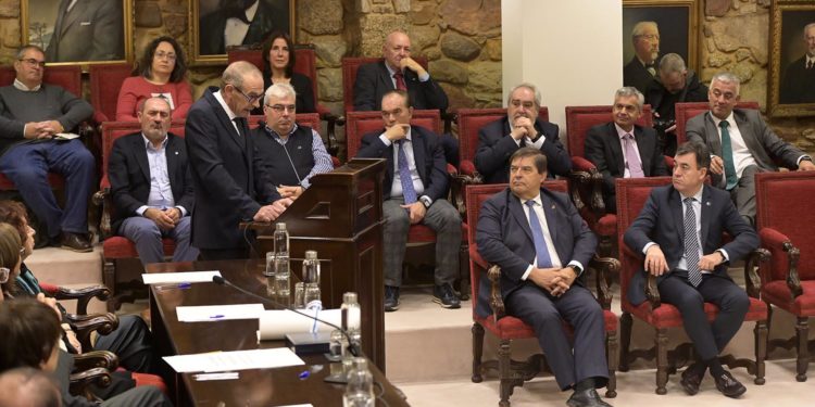 Gonzalo Navaza, filólogo de la UVigo y escritor, ingresa en la Real Academia Galega