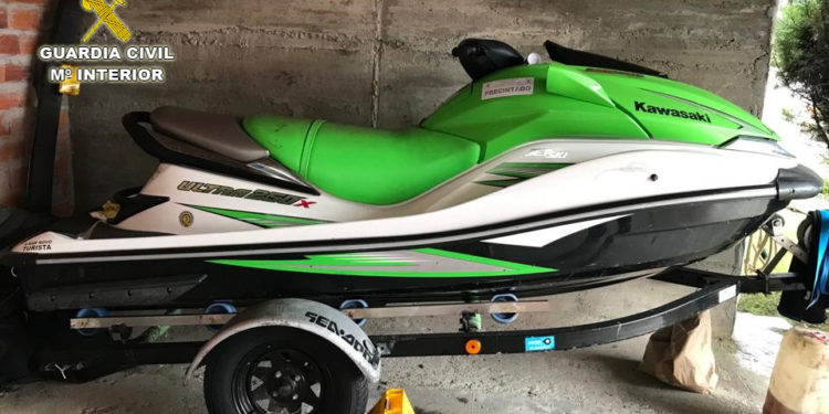 Investigan penalmente a un vigués por navegar con una moto náutica con el folio falsificado