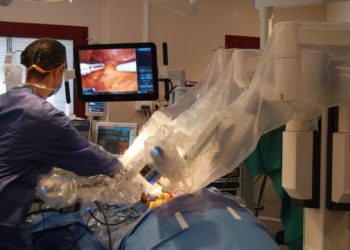 Cuatro robots quirúrgicos para asegurar la calidad de vida tras el cáncer de próstata