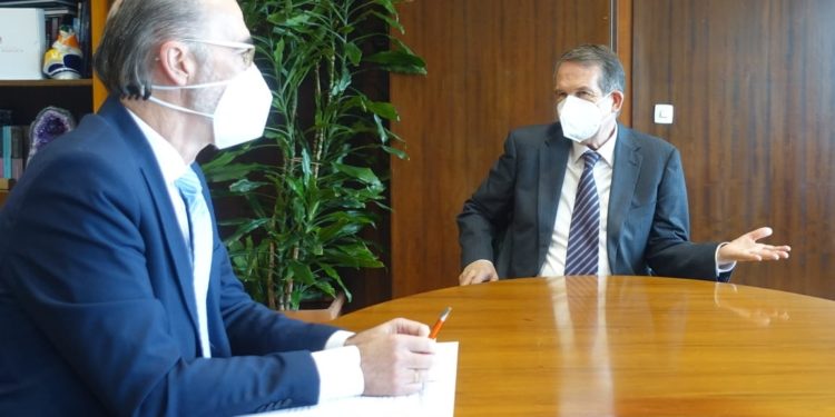 Caballero replica que es el Puerto de Vigo el que “tiene que buscar soluciones” a los botellones multitudinarios