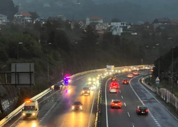 Mañana accidentada en Vigo con dos heridos en la A-55 y una mujer atropellada en Samil