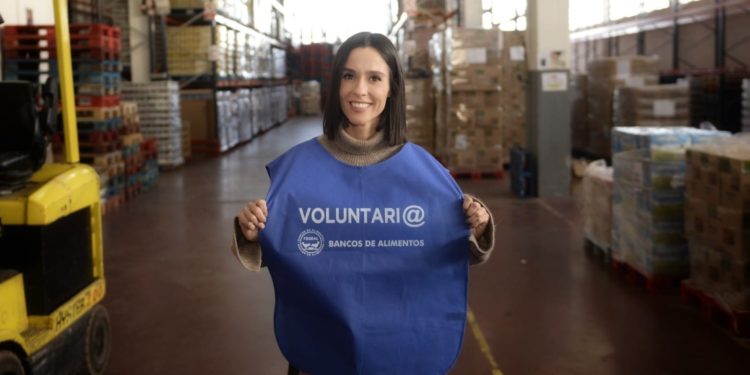 La periodista Alba Lago, madrina del Banco de Alimentos de Vigo para la Gran Recogida 2022