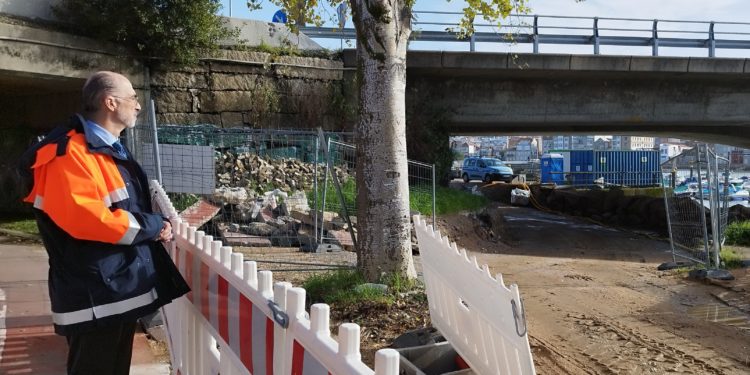 Las obras del paseo que rodea la terminal de coches de Bouzas continúan “a buen ritmo”