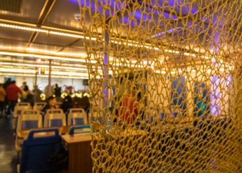En barco, bajo las estrellas y en plena ría de Vigo: así son las nuevas cenas de empresa para esta Navidad