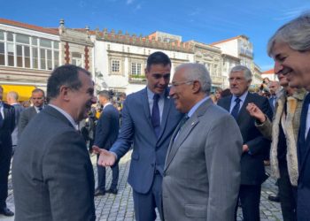 Sánchez subraya su “compromiso total” con el tramo Vigo-Oporto pero no concreta fechas