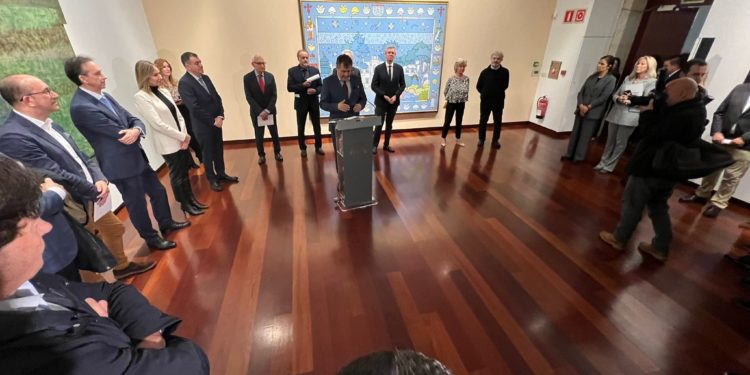 O Parlamento de Galicia abre a súa arte á cidade de Vigo: “As institucións pechadas son cousa do pasado”