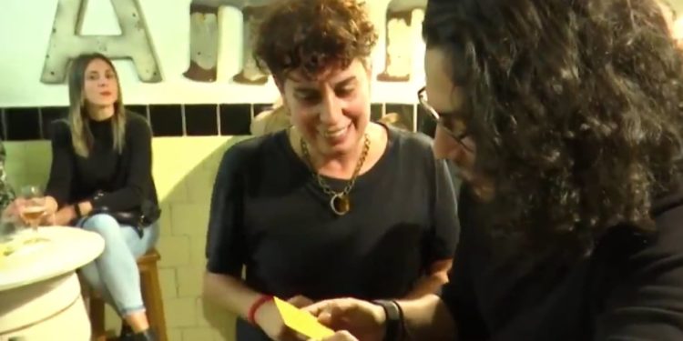 Las anécdotas más delirantes de los miércoles de ‘First Dates’ que arrasan en un bar del centro de Vigo