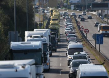 Asociaciones mayoritarias del transporte de Galicia se desvinculan del paro y esperan un impacto «mínimo»