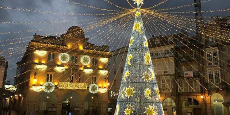 Ourense avanza la iluminación navideña “más llamativa de Galicia” sin “la ciencia ficción” de Caballero