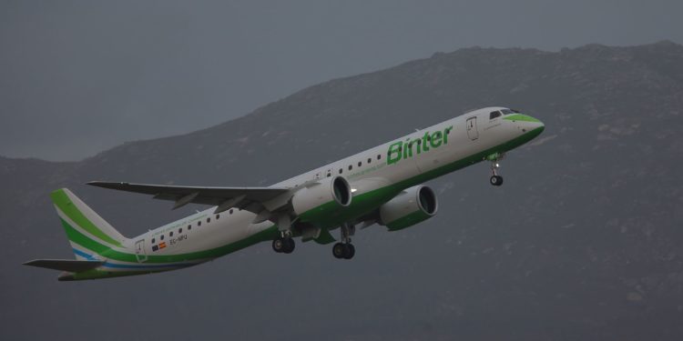 Binter lanza una oferta para volar entre Vigo y Canarias y sortea cien billetes entre su pasaje