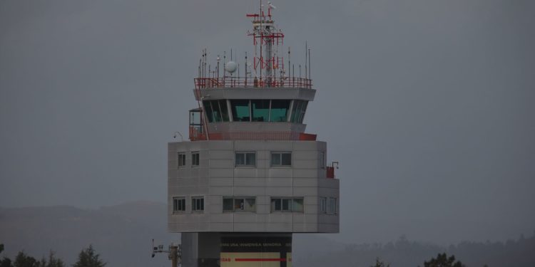 Dos aviones procedentes de Madrid abortan su aterrizaje en Vigo y regresan a Barajas