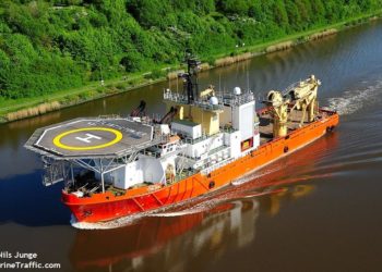 Recala en Vigo un barco de salvamento… y de película: ‘Atlantic Tonjer’ y su papel protagonista en ‘Kursk’