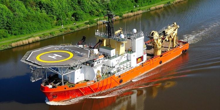 Recala en Vigo un barco de salvamento… y de película: ‘Atlantic Tonjer’ y su papel protagonista en ‘Kursk’