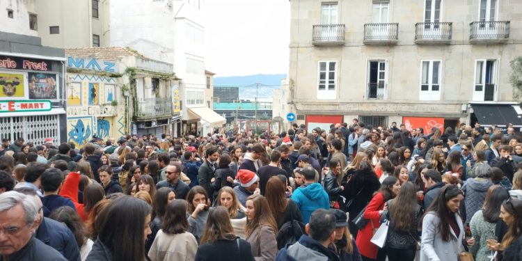 La lluvia amenaza con aguar la Nochebuena (y su popular ‘tardeo’ previo) en Vigo