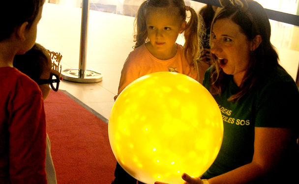 El Gran Vía de Vigo celebra la Navidad repartiendo 5.000 euros en un juego con premio seguro