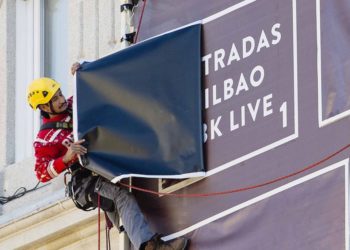 Jerséis gratis en el centro de Vigo: una conocida marca de ginebra regala 100 prendas este viernes
